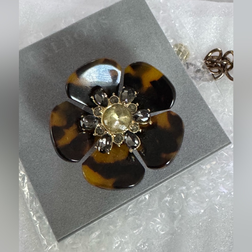 Talbots tortoise-leopard flower statement necklace and matching pin set. - Picture 2 of 4